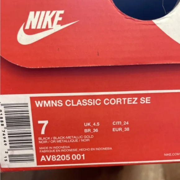 Authentic Black velvet Nike Cortez w/ gold size 7 New in box - Picture 12 of 15